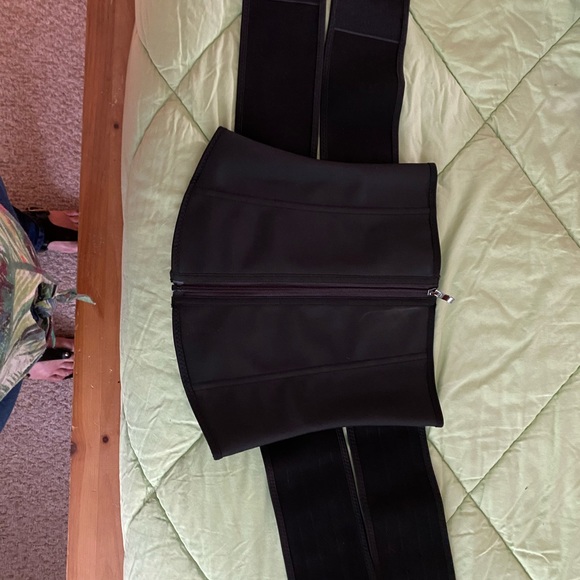 Waist Trainer for Woman - Picture 3 of 3